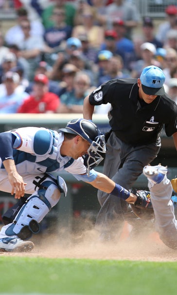 Maldonado wears Father's Day tie, leads Royals over Twins